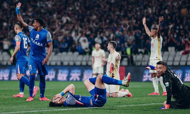 凭借一波上海海港，中超成功绝杀，现场教练席炸锅