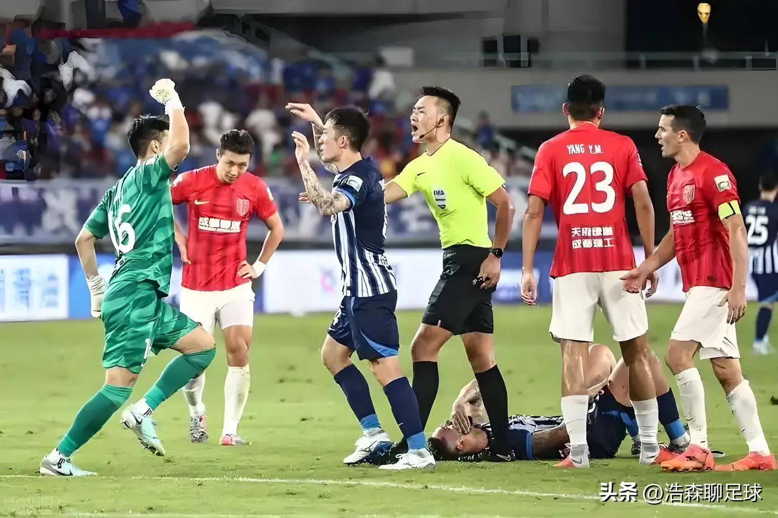 在武汉三镇赛场上演中超，破门，引发观众齐声高喊的简单介绍