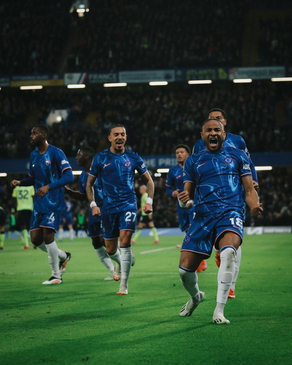 乐鱼体育培训-切尔西主场不敌西汉姆联，遭遇主场失利