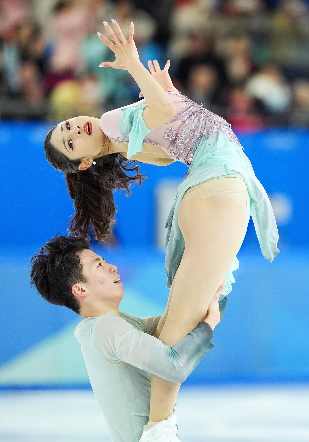 乐鱼体育培训-高难度动作频出！花样滑冰女队技压群雄