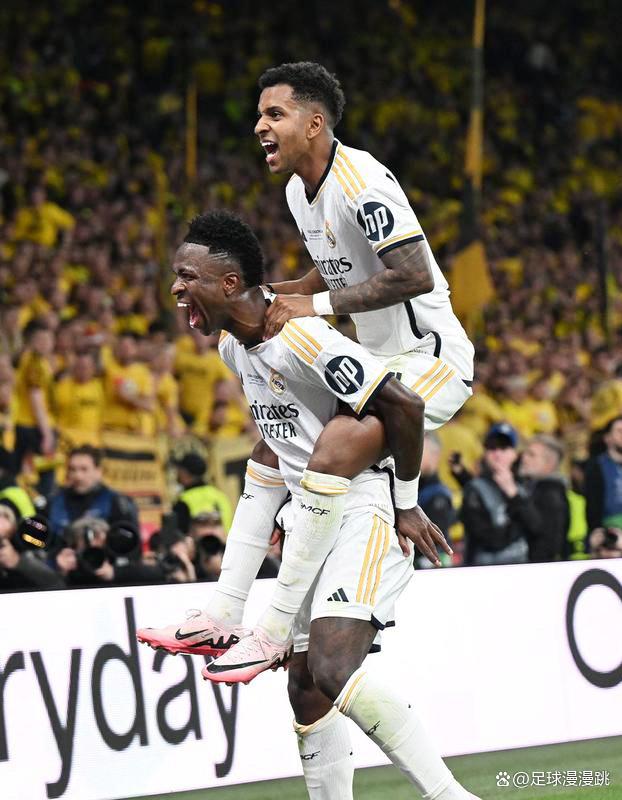 乐鱼体育官方-兰斯队球员破门得分，领先对手一步