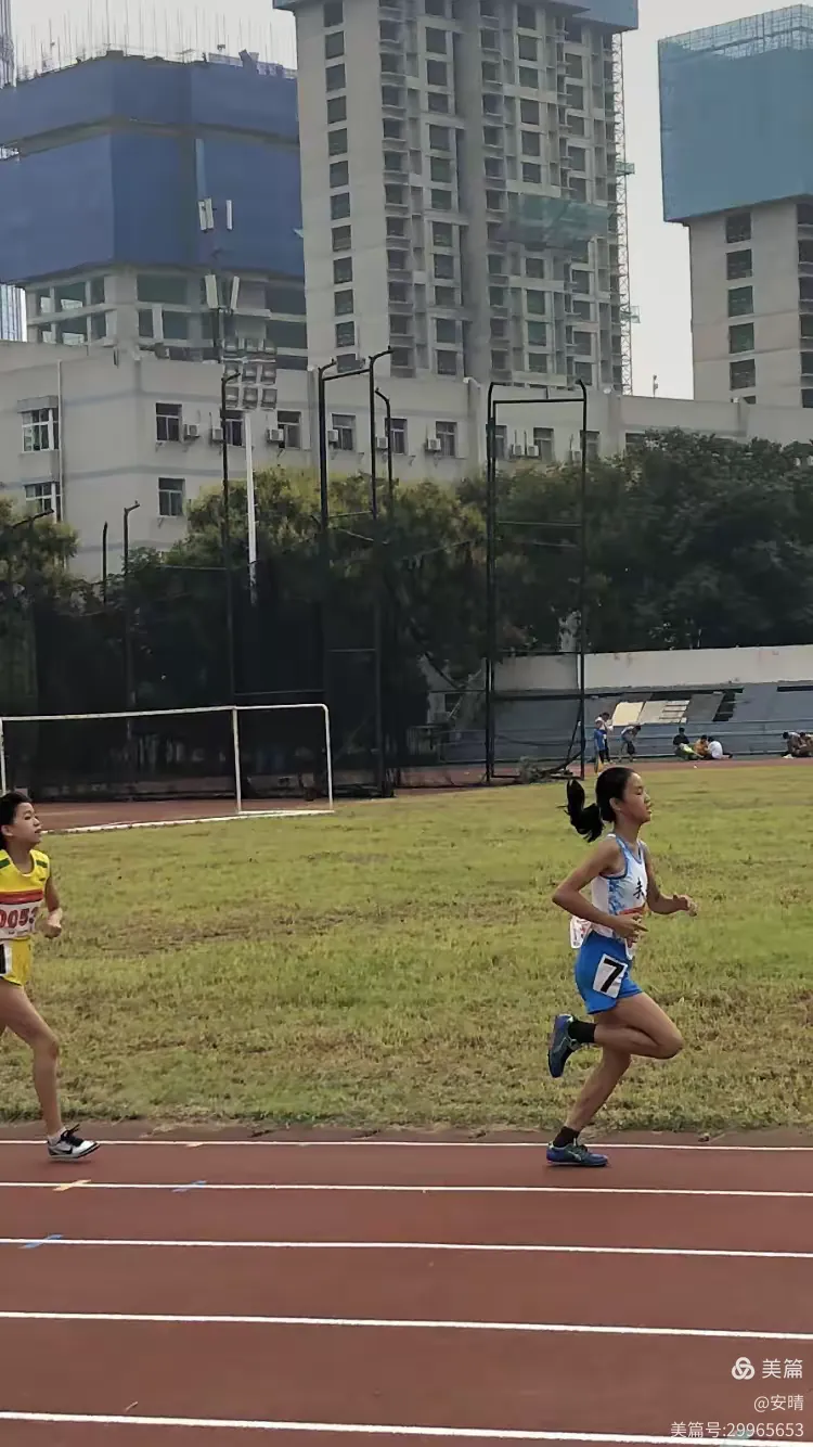 美国田径健儿再创佳绩，震撼全场的简单介绍