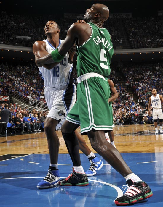 豪门球队大展身手，内战擂台引发激烈对抗