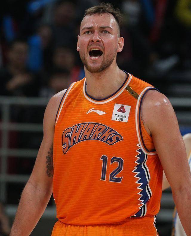 上海队外援爆发，帮助球队重回正途