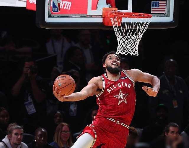 年轻新秀崭露头角，火力全开帮助球队取胜！的简单介绍