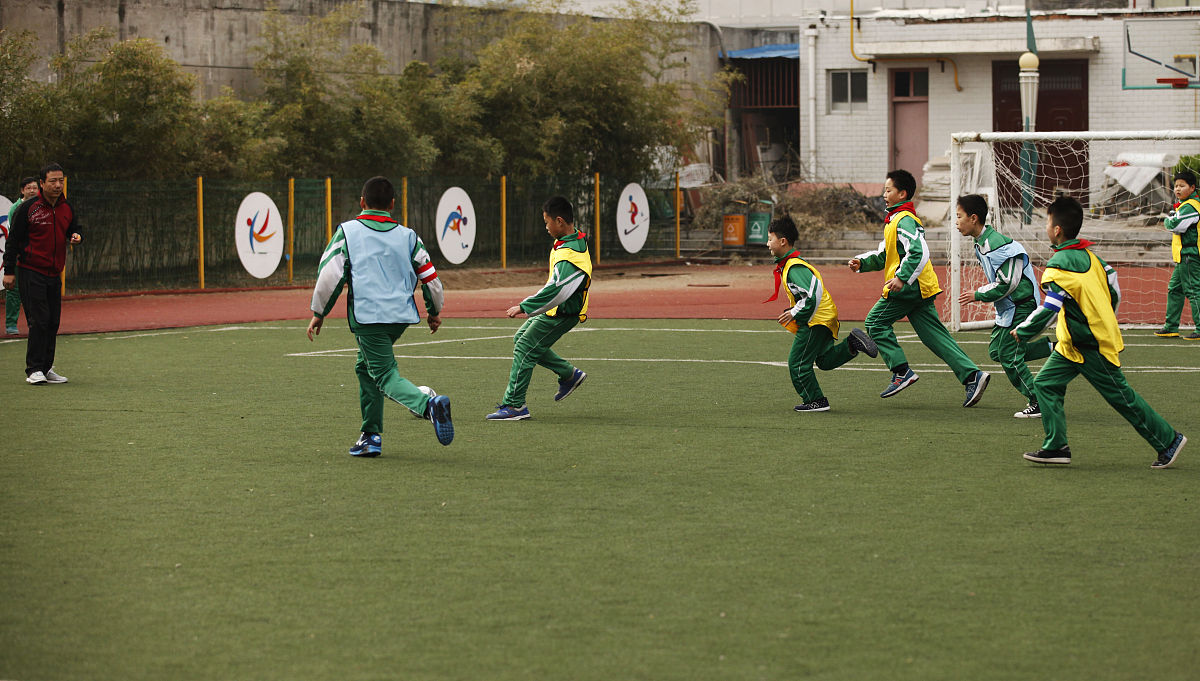 比赛中球员的合作精神受到了赞扬，凝聚力十足