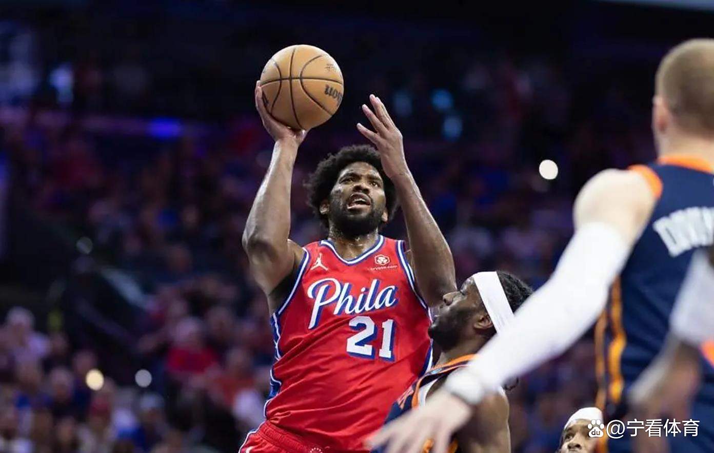 包含76人球星恩比德再次当选全明星首发位置的词条