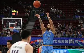 乐鱼体育中国官网-阿尔克斯主场大胜，重返胜利轨道