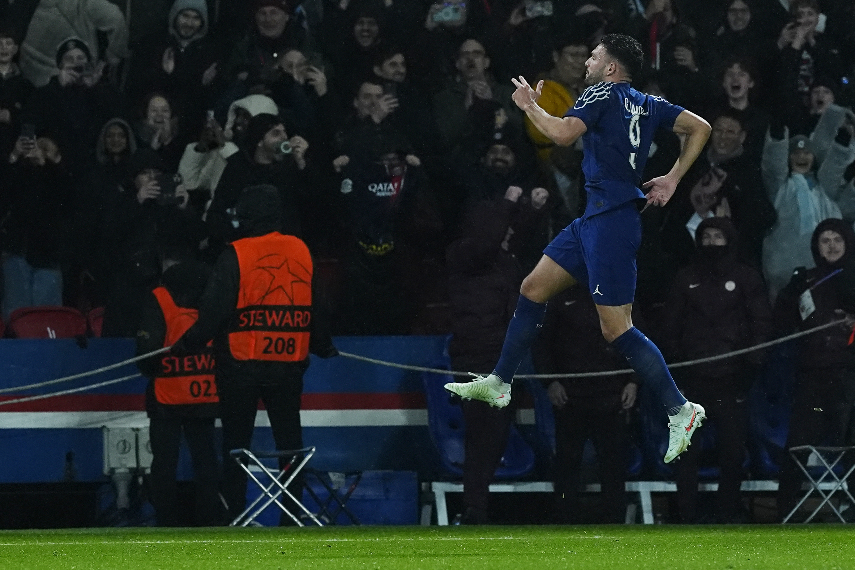 关于巴黎圣日耳曼在欧冠赛场大放异彩的信息