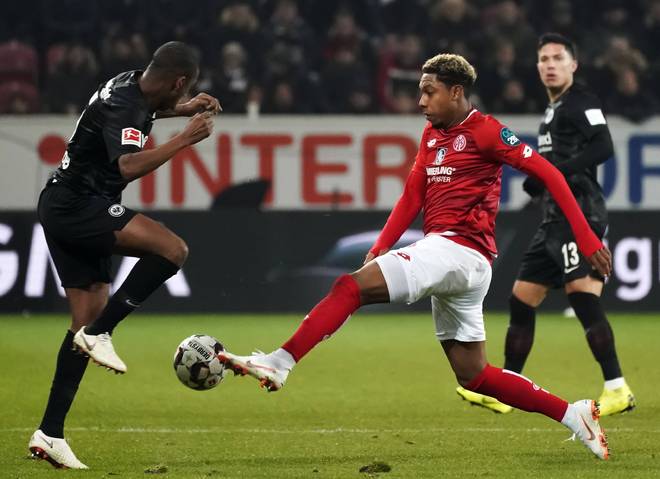 乐鱼体育电竞-包含美因茨主场战平，难以挣扎逃离降级区的词条