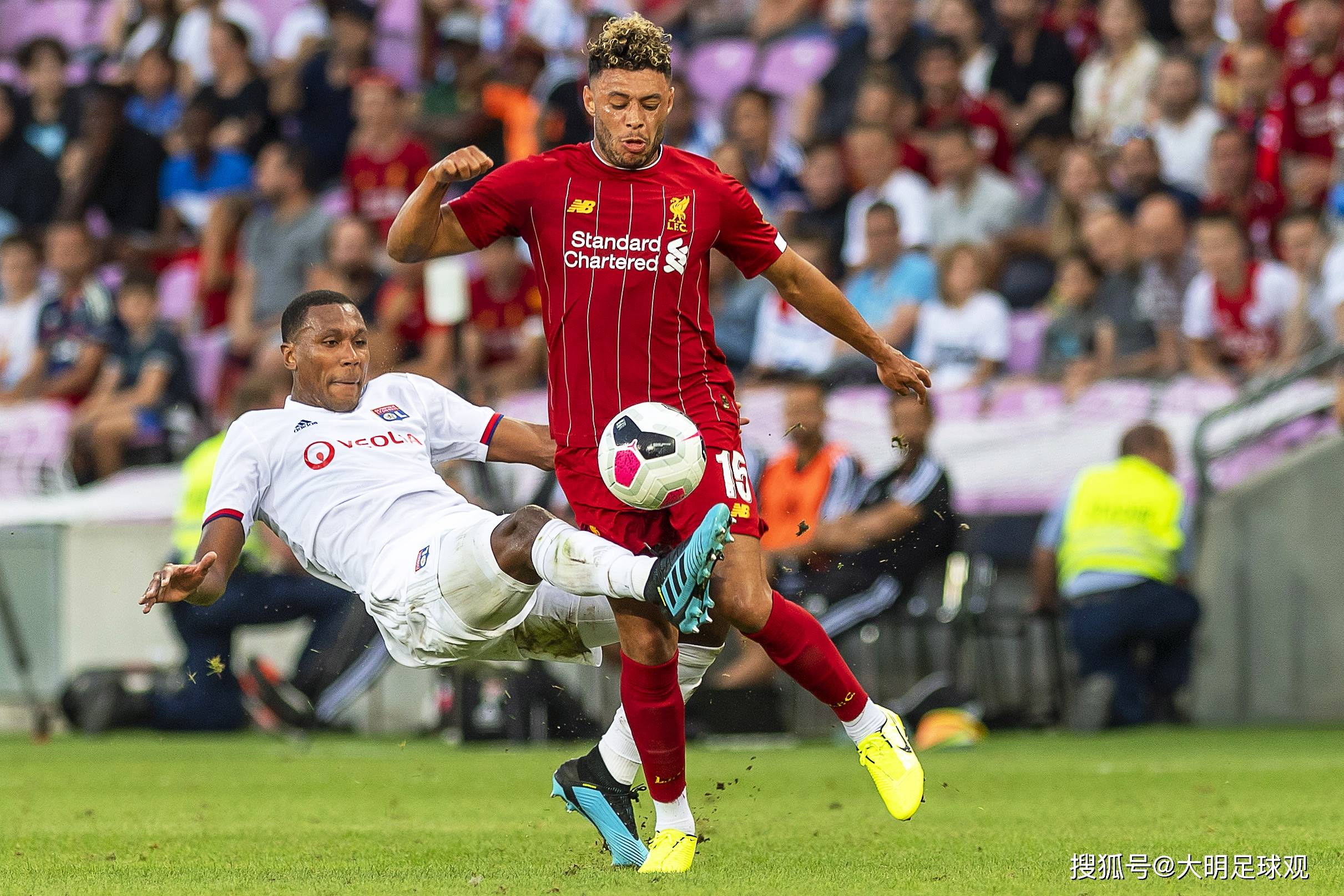 里尔队员在法甲比赛中表现出色