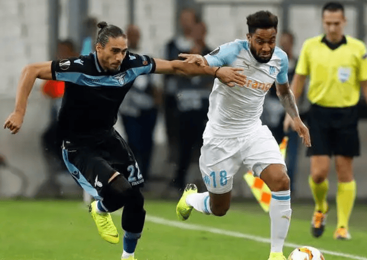 里尔队员在法甲比赛中表现出色