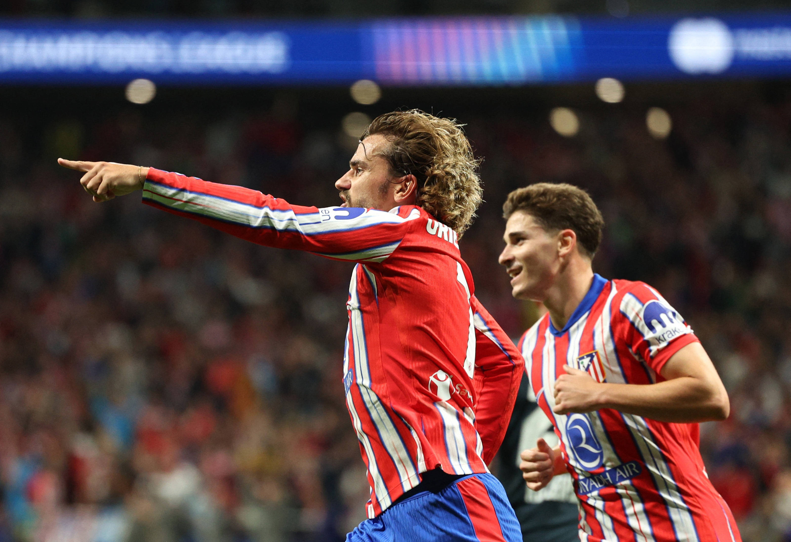 乐鱼体育视频-联赛中一场悬念重重的胜负大战